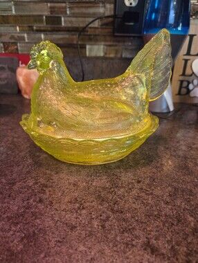 Vaseline Uranium glass Hen On A Nest